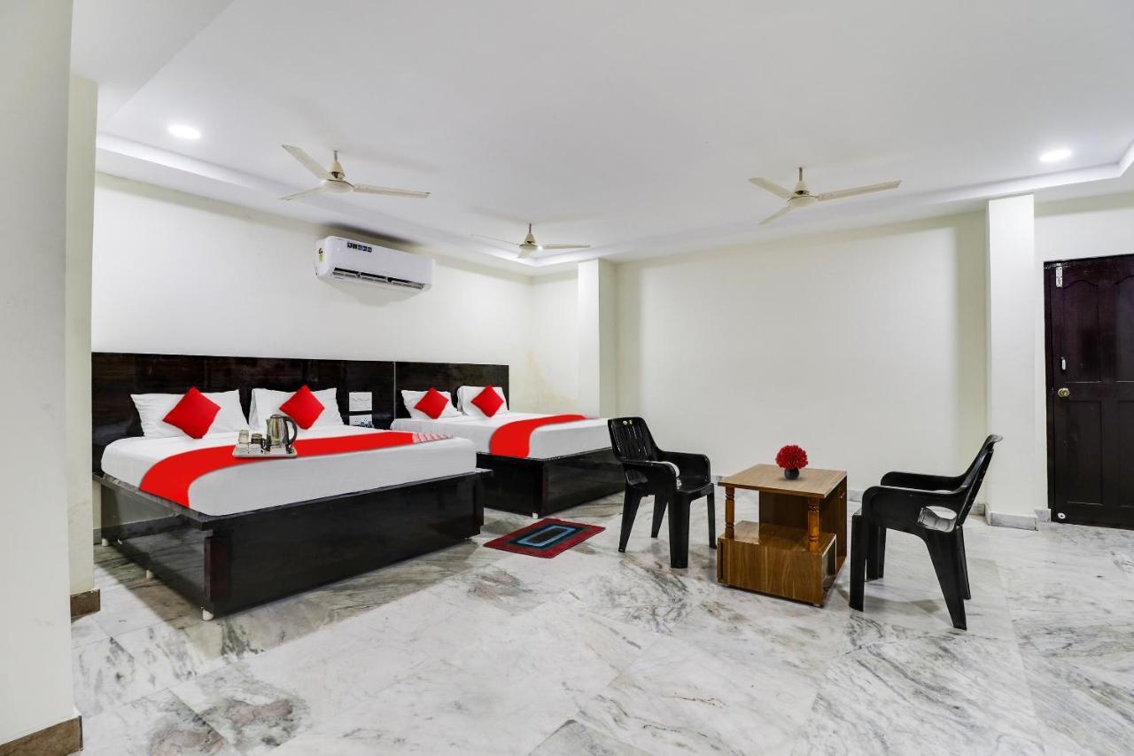 Oyo Dharani Grand Hotel Khammam Exterior foto